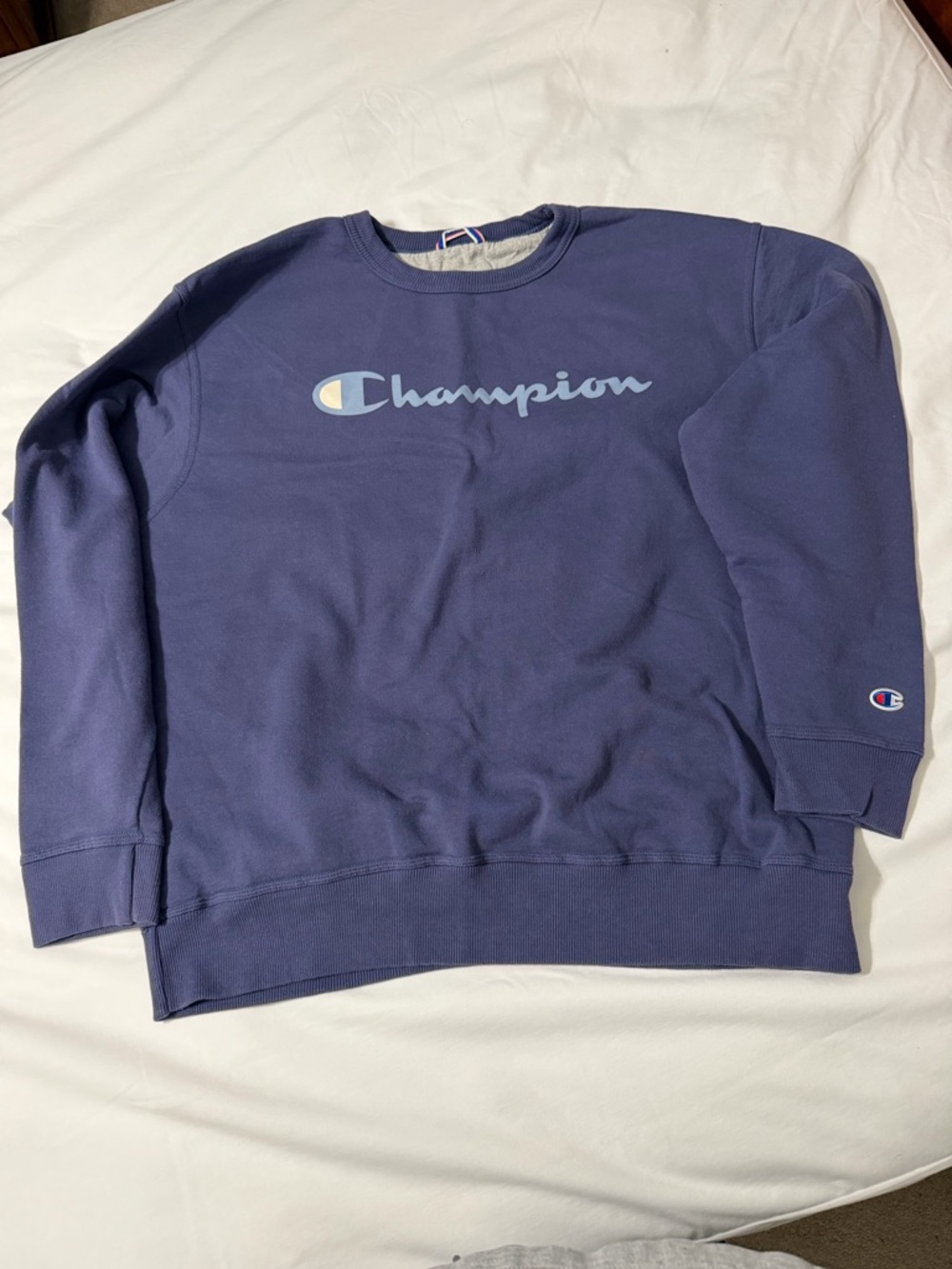 Champion Men's Crewneck Sweatshirt - Navy NWOT